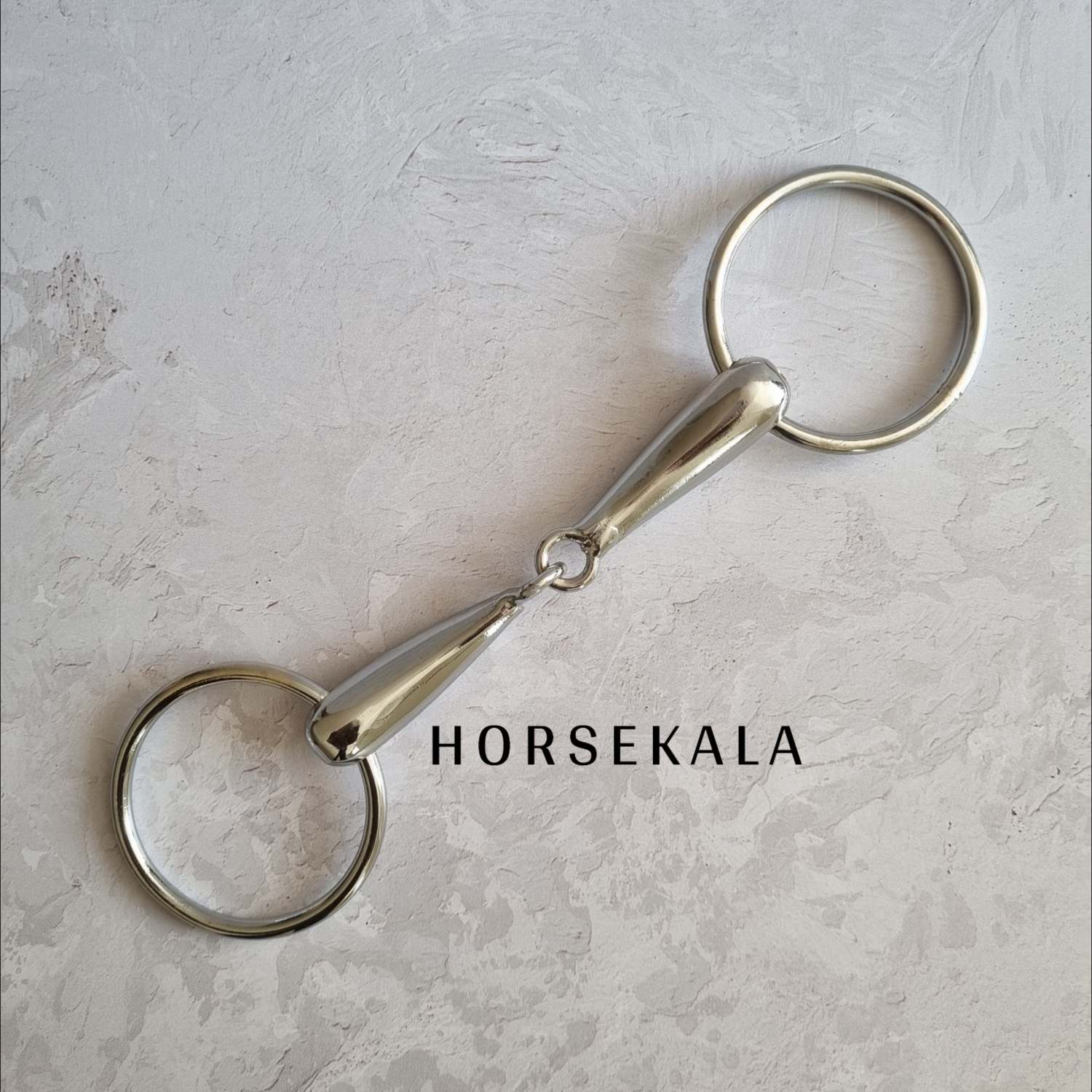 Snaffle with joint bit