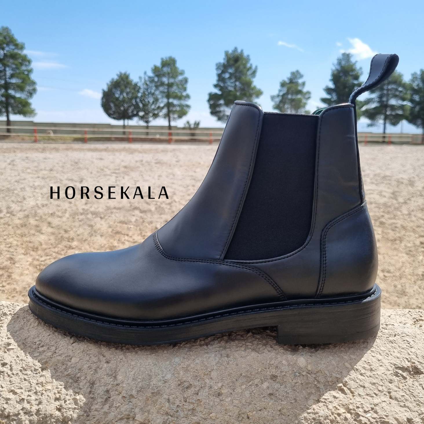 Paddock side elastic male boot